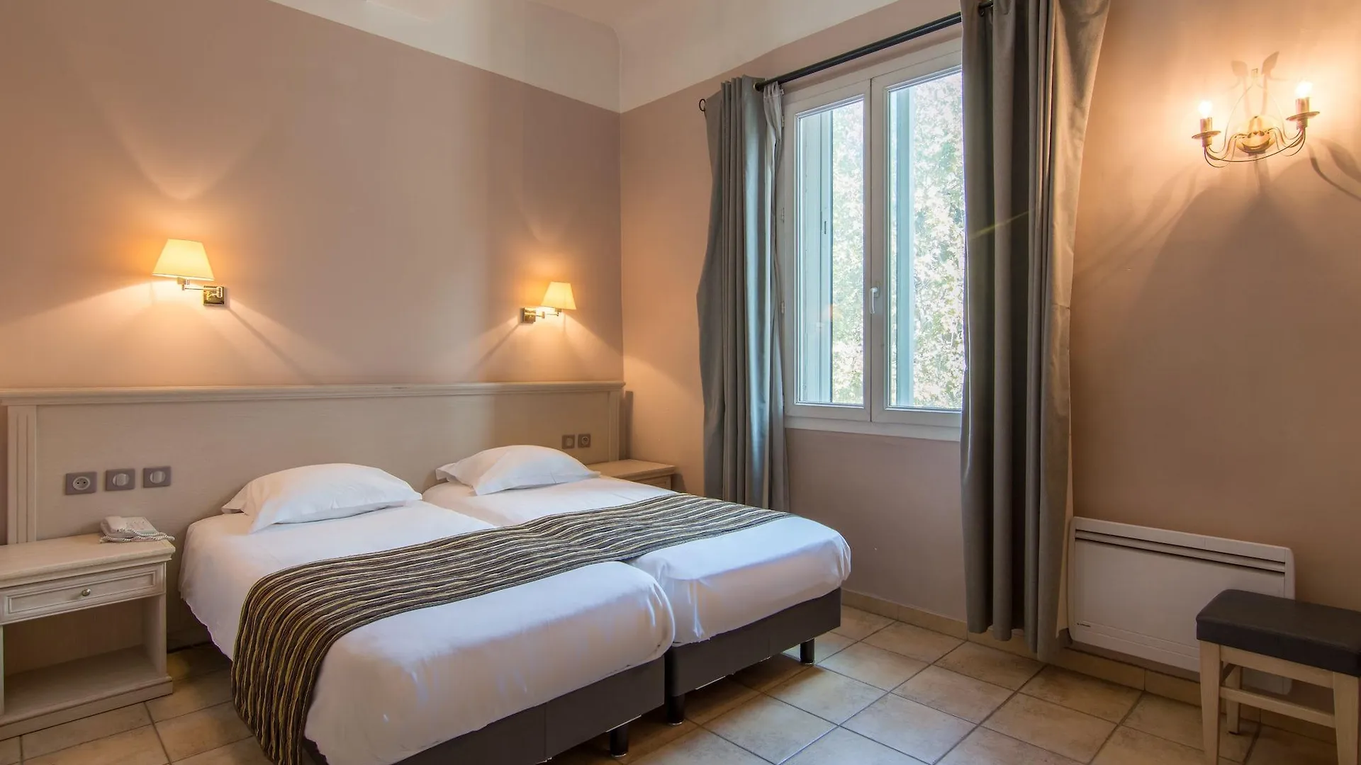 Hotel Artea Aix Centre Aix-en-Provence 3*,