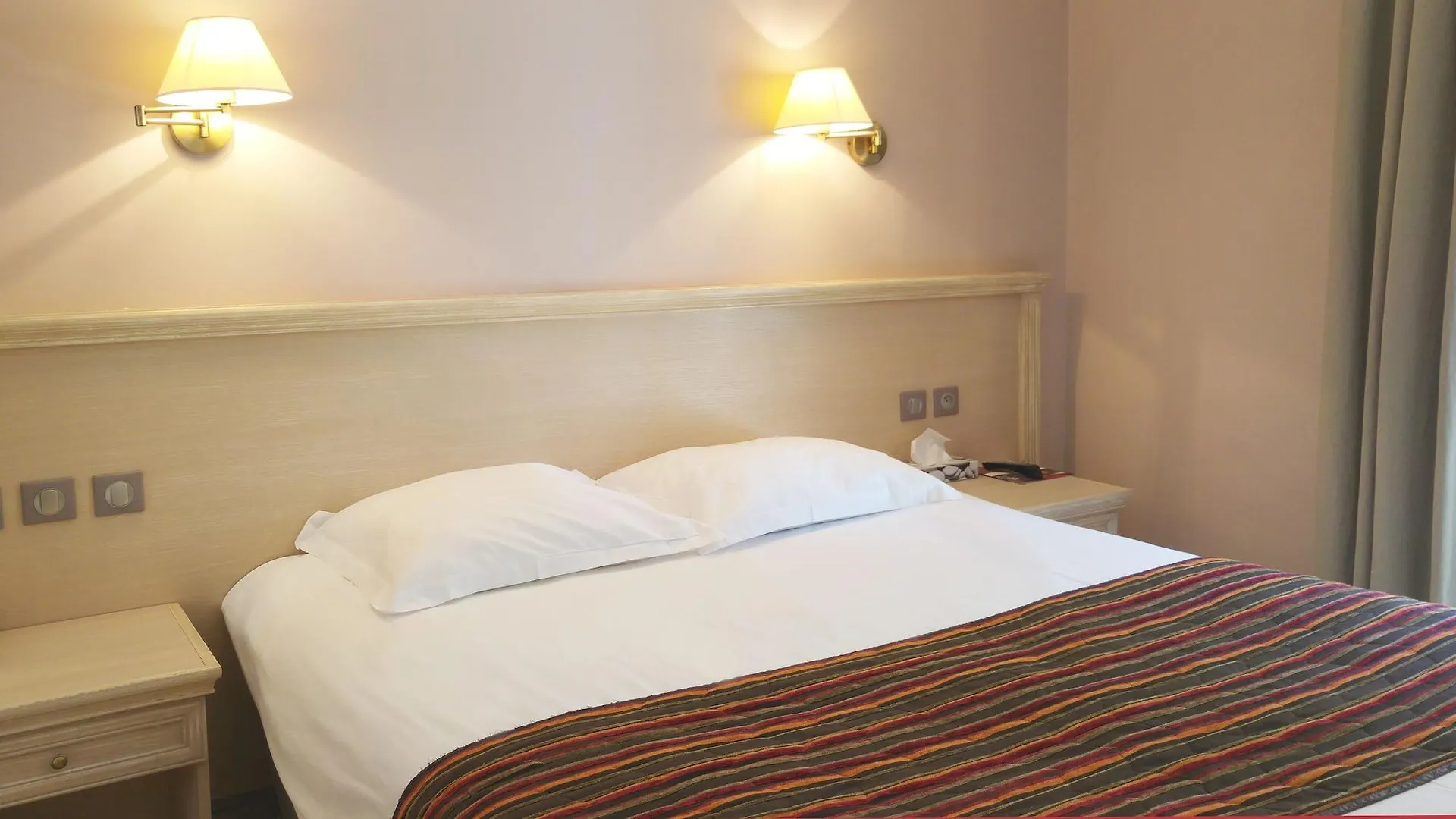 Hotel Artea Aix Centre Aix-en-Provence 3*,  France