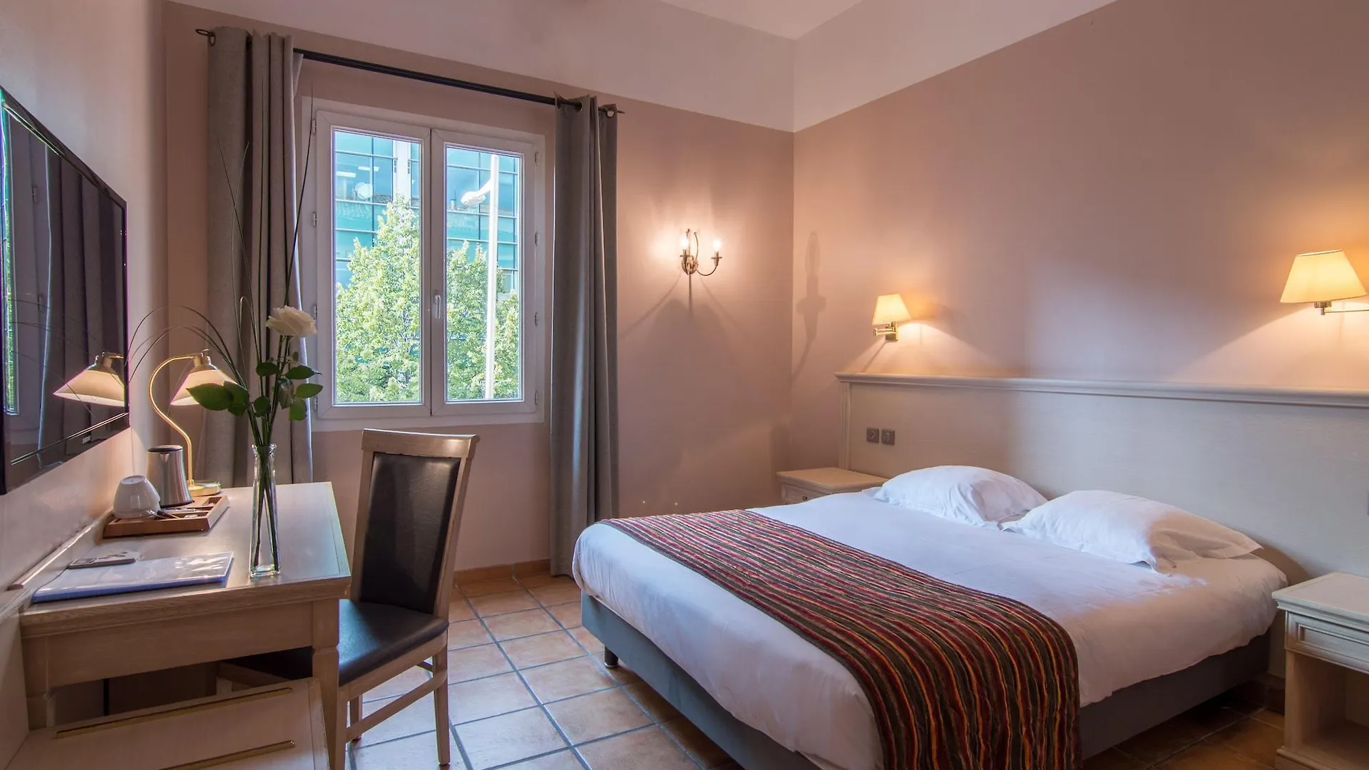 Hotel Artea Aix Centre Aix-en-Provence 3*,