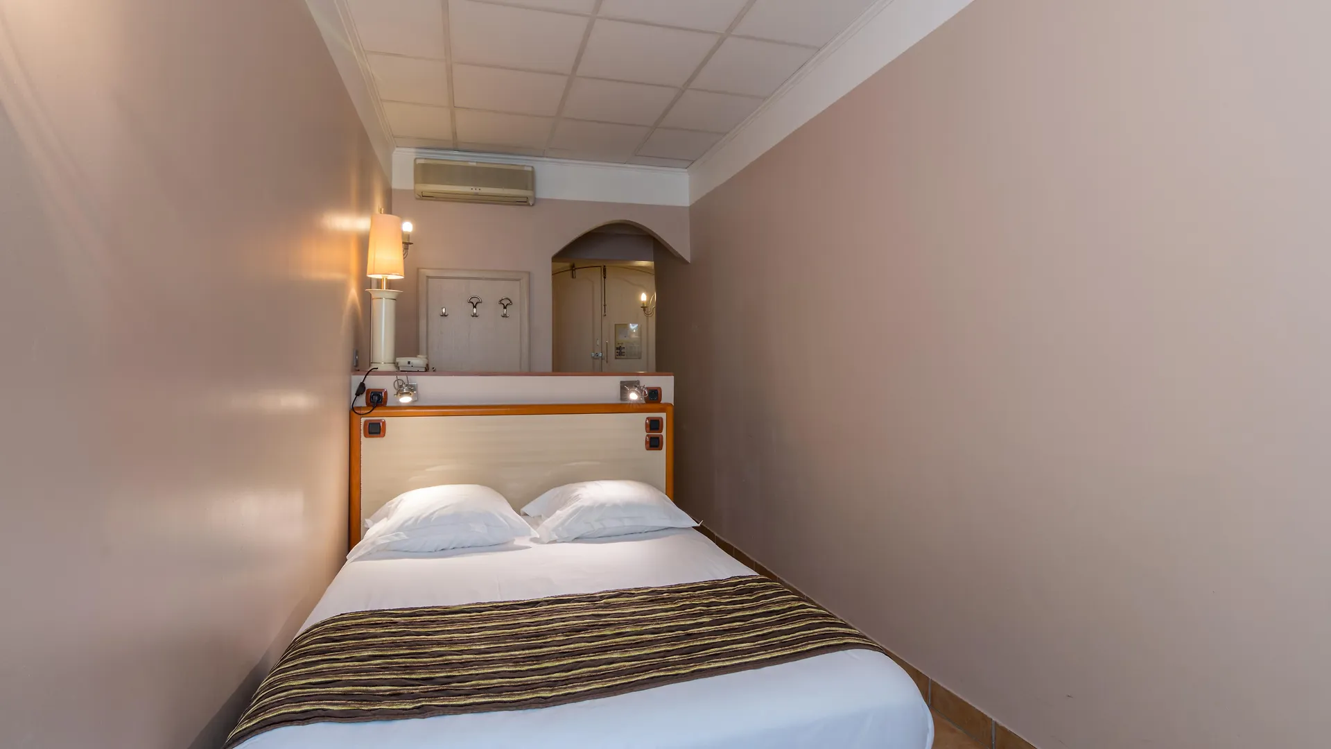Hotel Artea Aix Centre Aix-en-Provence 3*,  France